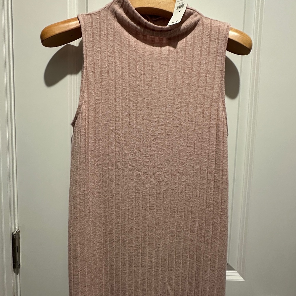 Banana republic, lightweight sleeveless sweater, slub type